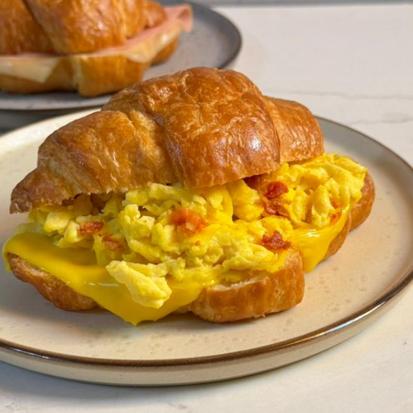 Croissant Huevo y Tocino