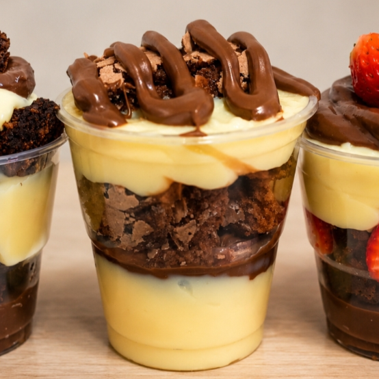 Delicioso recheio cremoso de Ninho com pedaços macios de brownie e a queridinha Nutella (original ) copo de 150ml