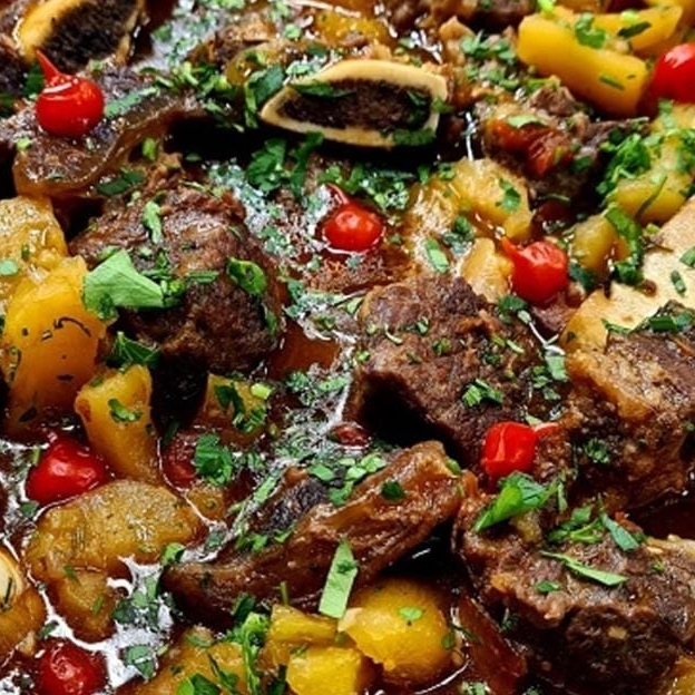 ALMOÇO: feijao, baiao, macarrao, farofa, salada de maionese e vinagrete. JANTA: Baiao, farofa, salada de maiones e vinagrete.