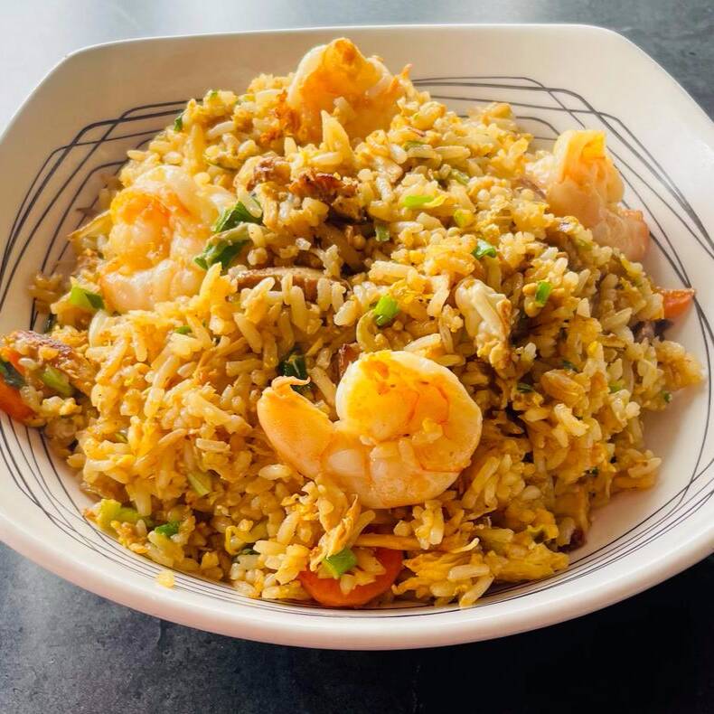 Arroz Frito Yakimeshi Oishi Combinado de Proteinas