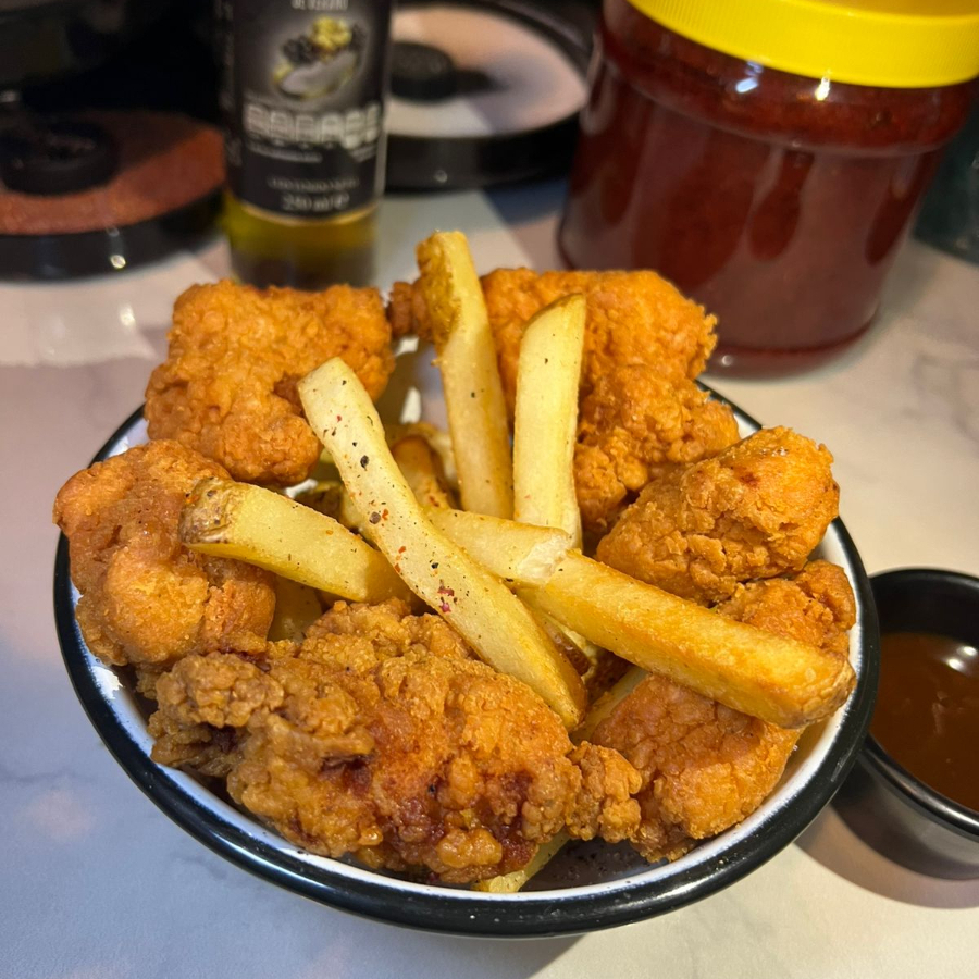 PAPAS CON QUESO Y BONELESS