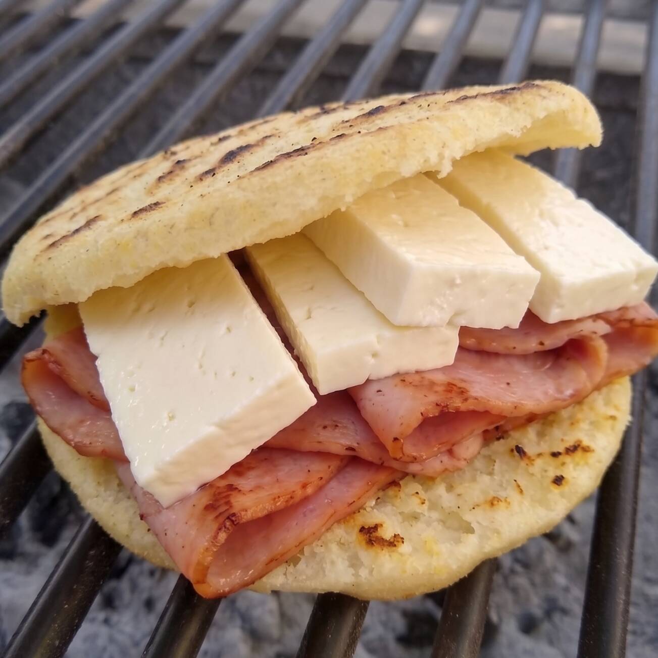 Arepa Jamón Cuajada