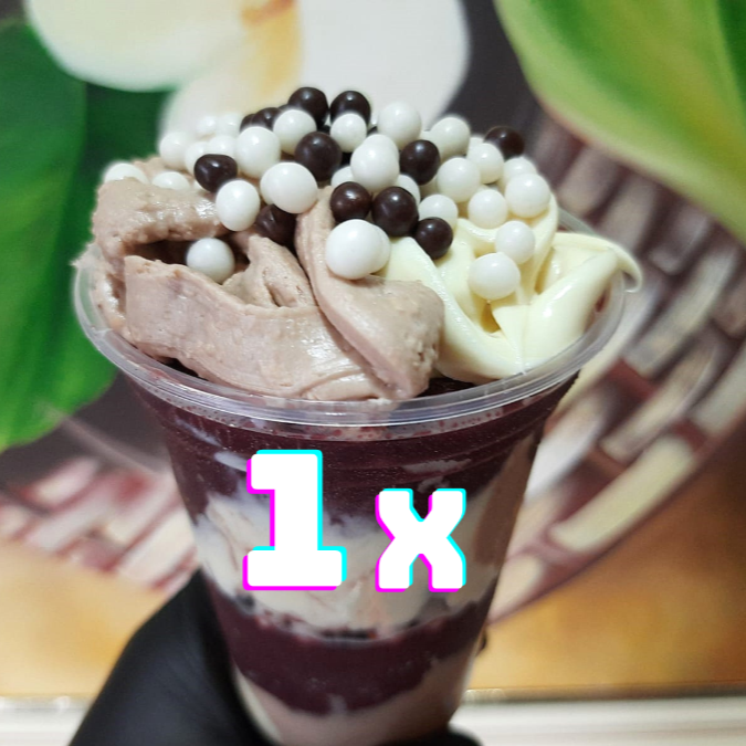Monte e aproveite o nosso Açaí Trufado Kinder Dream, disponível nos tamanhos 330ml, 440ml, 550ml, 770ml ou 1000ml! Feito com Açaí Cremoso, camadas generosas de Creme de Kinder Bueno, Creme de Ninho e finalização com Chocoball crocante, presentes em todas as camadas, de forma caprichada e irresistível. Uma sobremesa trufada premium, cremosa, marcante e não necessita adicionais.