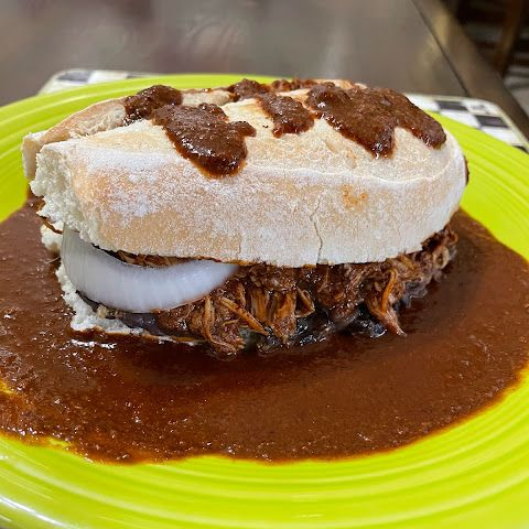 Torta de Mole con Pollo