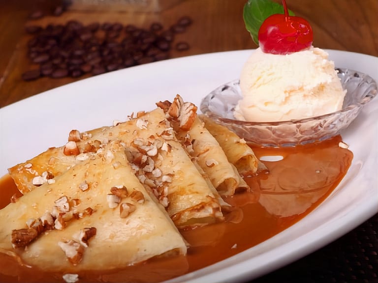 Crepa con Cajeta y Helado