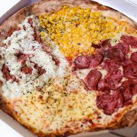 2 fatias a moda 2 fatias de frango Catupiry 2 fatias calabresa 2 queijo
