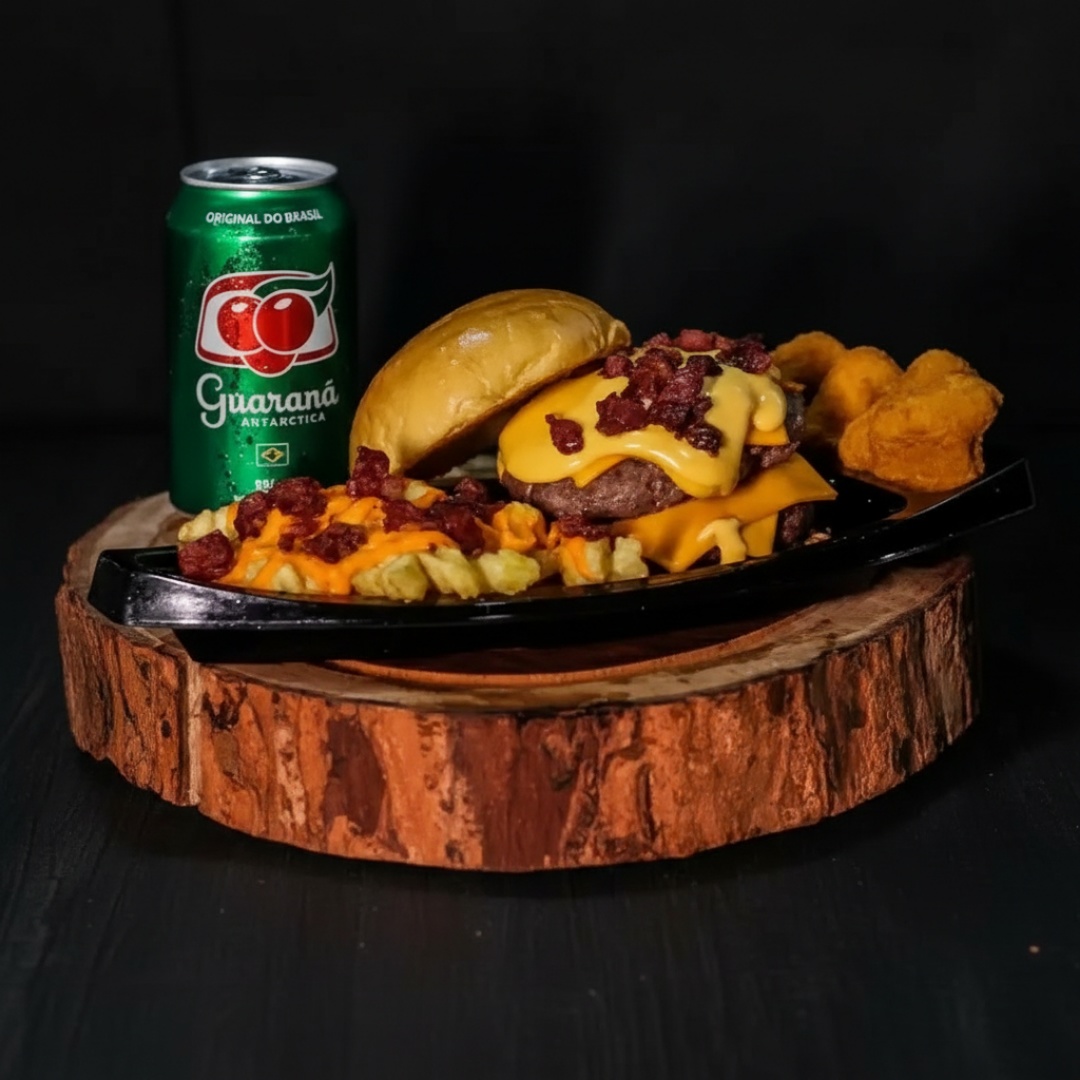 Acompanha Pão de brioche, 2 carnes de 150, 4 fatias de queijo cheddar, bacon e cheddar cremoso. Batata turbinada e refri.