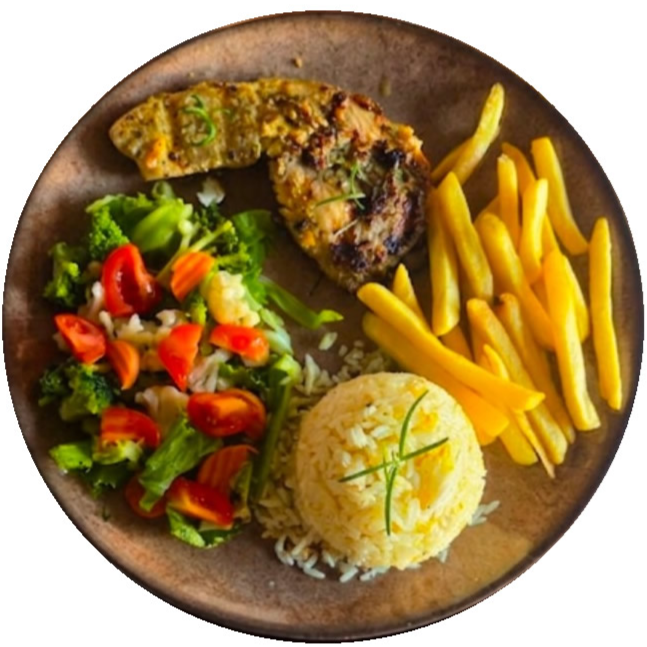 Filé de tilápia grelhada com ervas de alecrim, servido com arroz branco, batata frita e legumes. Uma combinação saborosa e saudável para sua refeição.