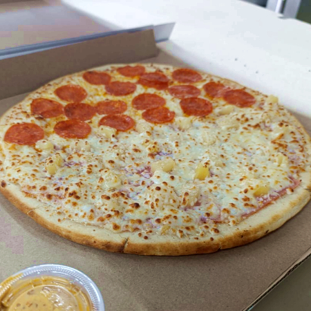 Pizza Grande Mitad Pepperoni Mitad Hawaiana