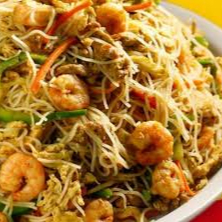 Macarrão Bifum, Carne, Frango, Camarão e Legumes Fatiados Temperado ao Shoyu