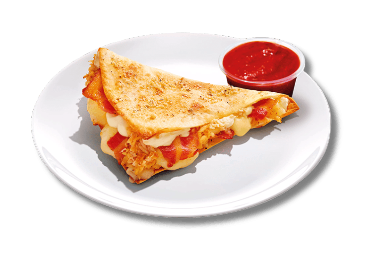 Snack de massa fina e crocante com recheio a sua escolha, acompanhado de molho de tomate ou cheddar