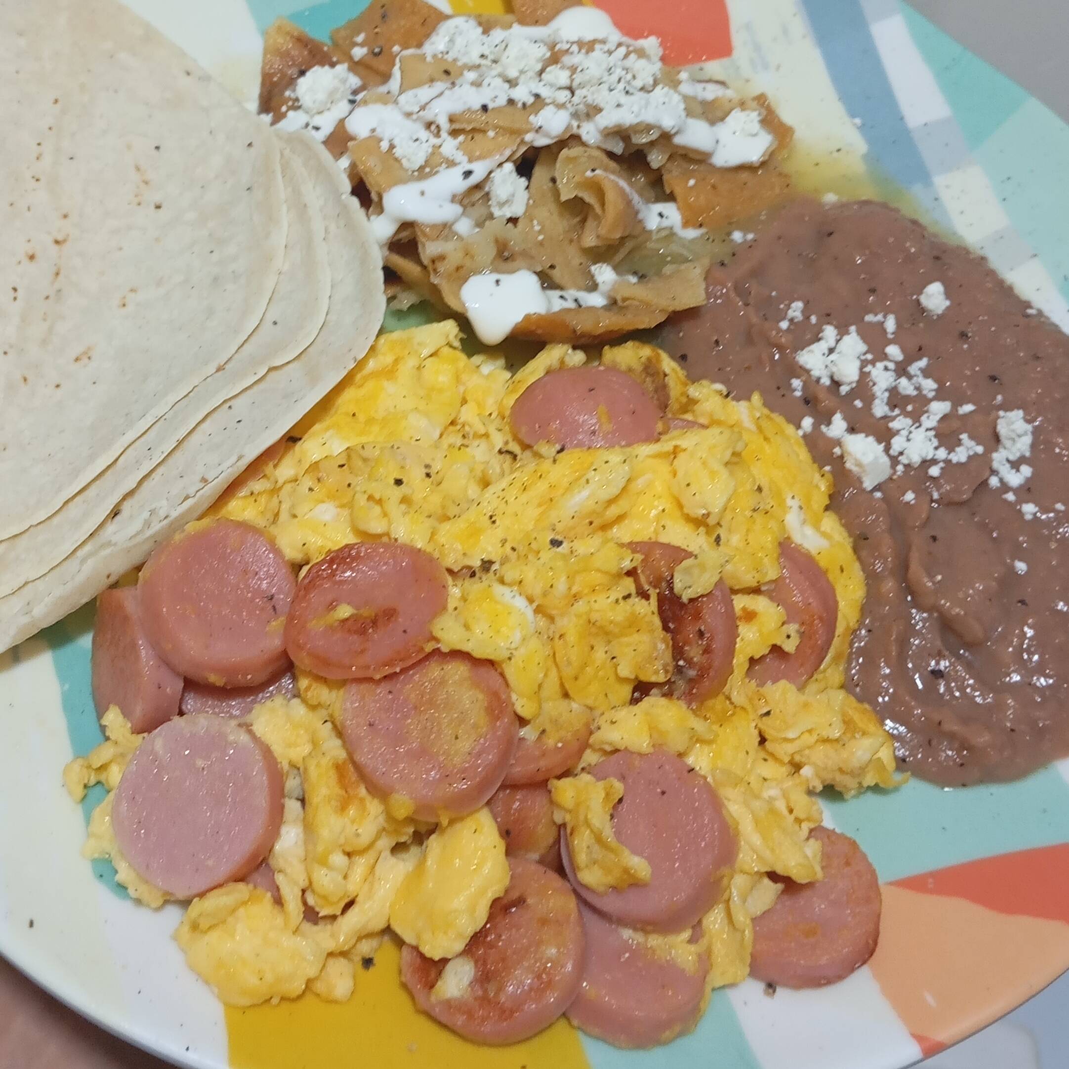 Huevos Revueltos con Salchicha