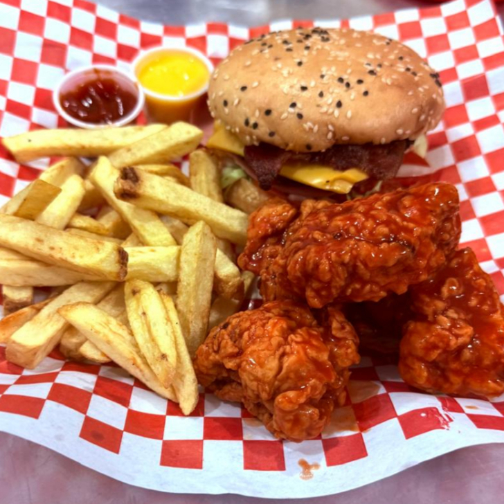 COMBO BÚRGUER+BONELES+BEBIDA GRATIS