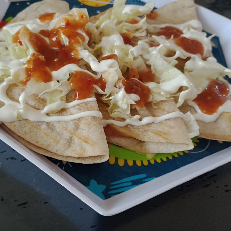 Quesadillas + Sandwich + Refresco