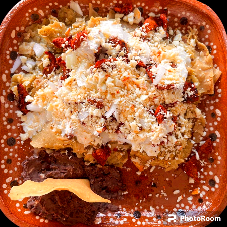 Chilakiles Clásicos Rojos y Refresco