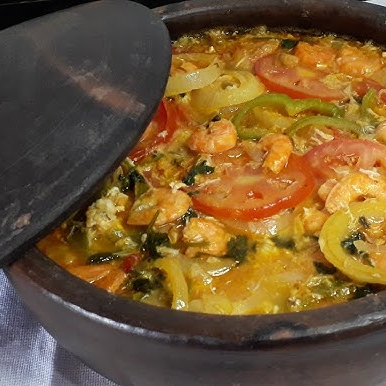 MOQUECA DE SIRI COM O MEHOR TEMPERO DA BAHIA CONPANHADA DE FAROFA PIRAO E ARROZ