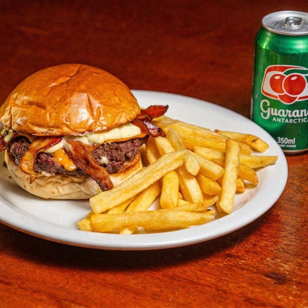 1- x- bacon
1- Batata Frita
1- Guaraná Antarctica 350ml