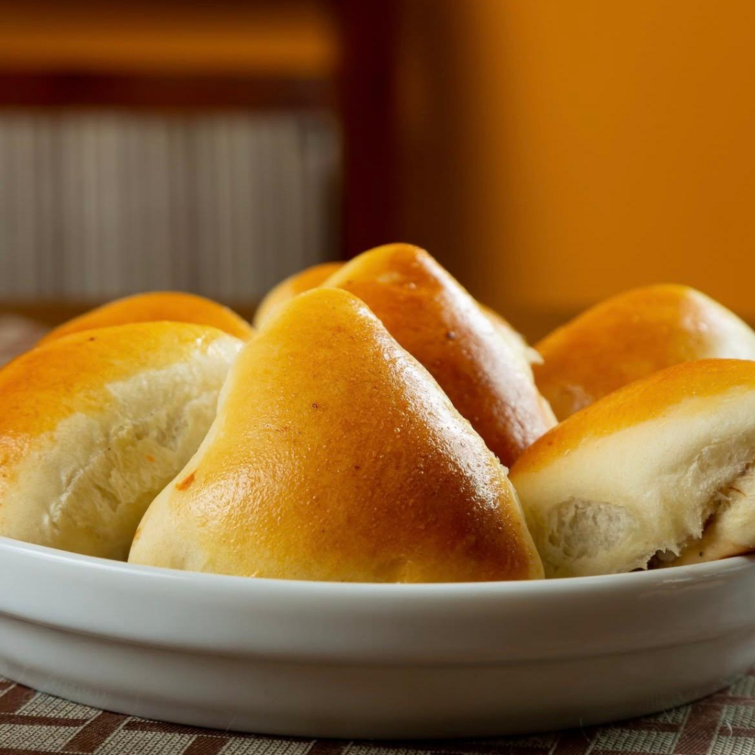 Peça três esfihas que a quarta a gente te manda! Pode escolher entre os três sabores disponíveis.