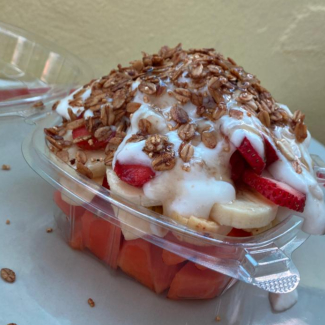 Preparada con yogurt, granola y miel