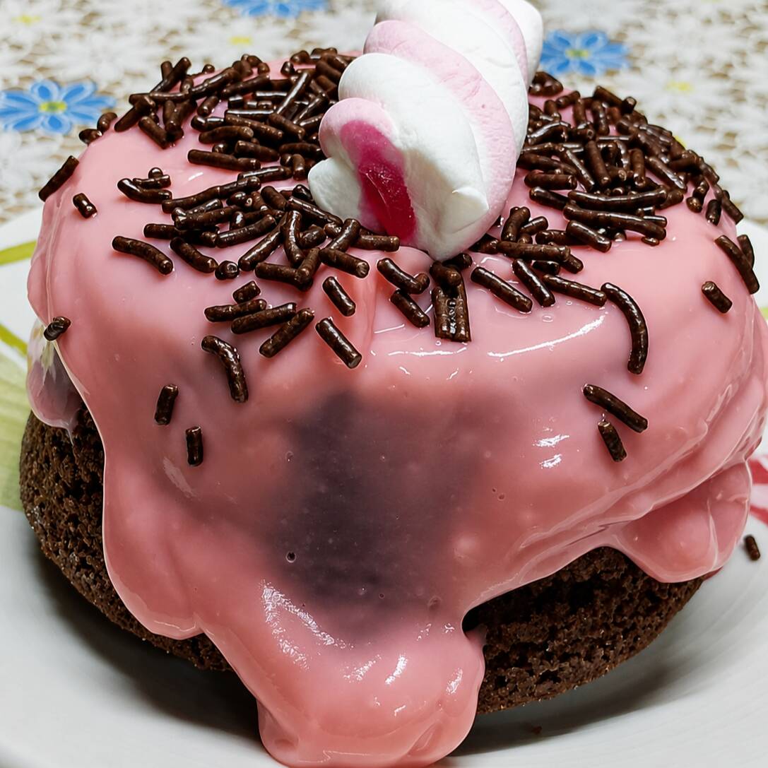 🍫💕 Mini Vulcão de Chocolate com Bicho de Pé 💕🍫
Uma explosão de sabor em cada colherada! 😍
Delicioso bolinho de chocolate coberto com uma generosa camada de brigadeiro de bicho de pé super cremoso, finalizado com granulado de chocolate e um fofinho marshmallow. Uma combinação irresistível para quem ama doces cheios de sabor e carinho! ✨
📦 Feito artesanalmente
🍫 Massa de chocolate macia
🍓 Cobertura de brigadeiro de bicho de pé
☁️ Finalização com marshmallow
Perfeito para adoçar seu dia! 💖😋