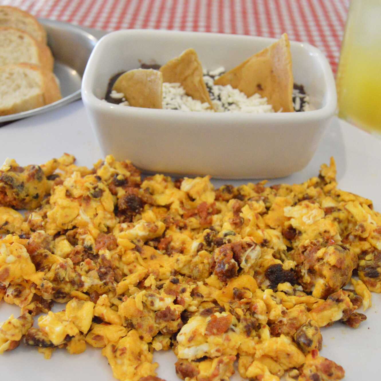 Huevos con Chorizo