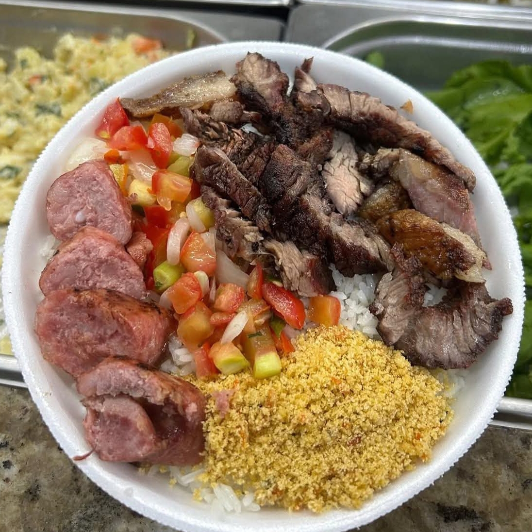 Arroz, Feijão tropeiro ou feijão de caldo, Churrasco, Legumes e salada