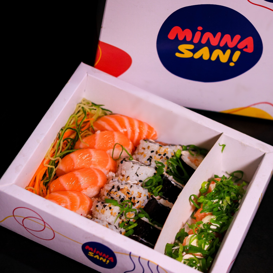 10 sashimi salmão, 1 sushi kani, 1 sushi skin, 6 salmão lemon, 12 hot filadelfia