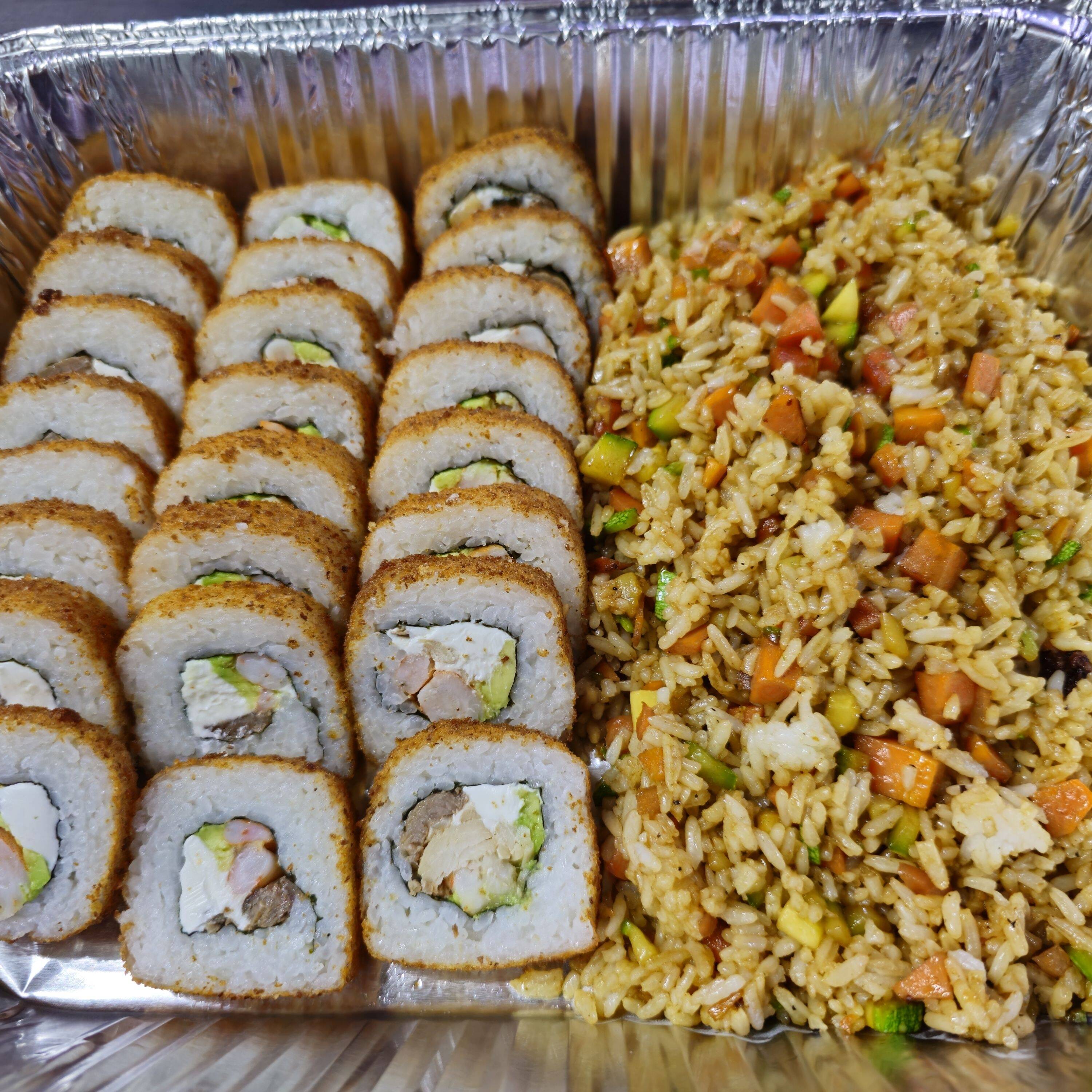 Charola 3 rollos + yakimeshi verduras