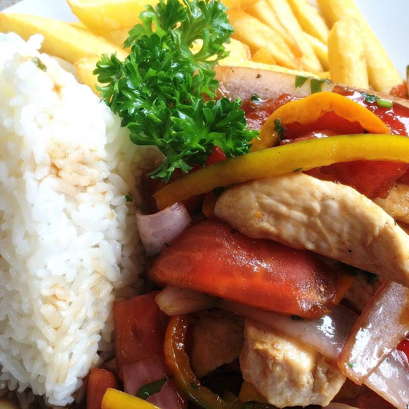 Pollo Saltado