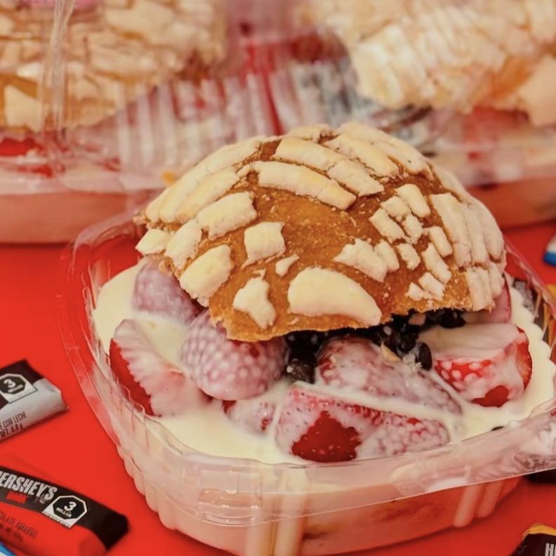 Concha Rellena Fresas con Crema