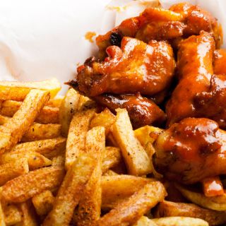 Alitas con papas