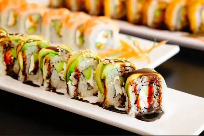 Avocado Roll (10pzas)