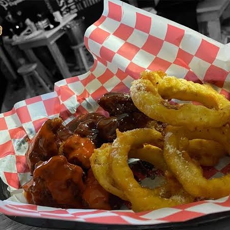 Boneless 500 g, Papas 150 g más 5 Aros de Cebolla