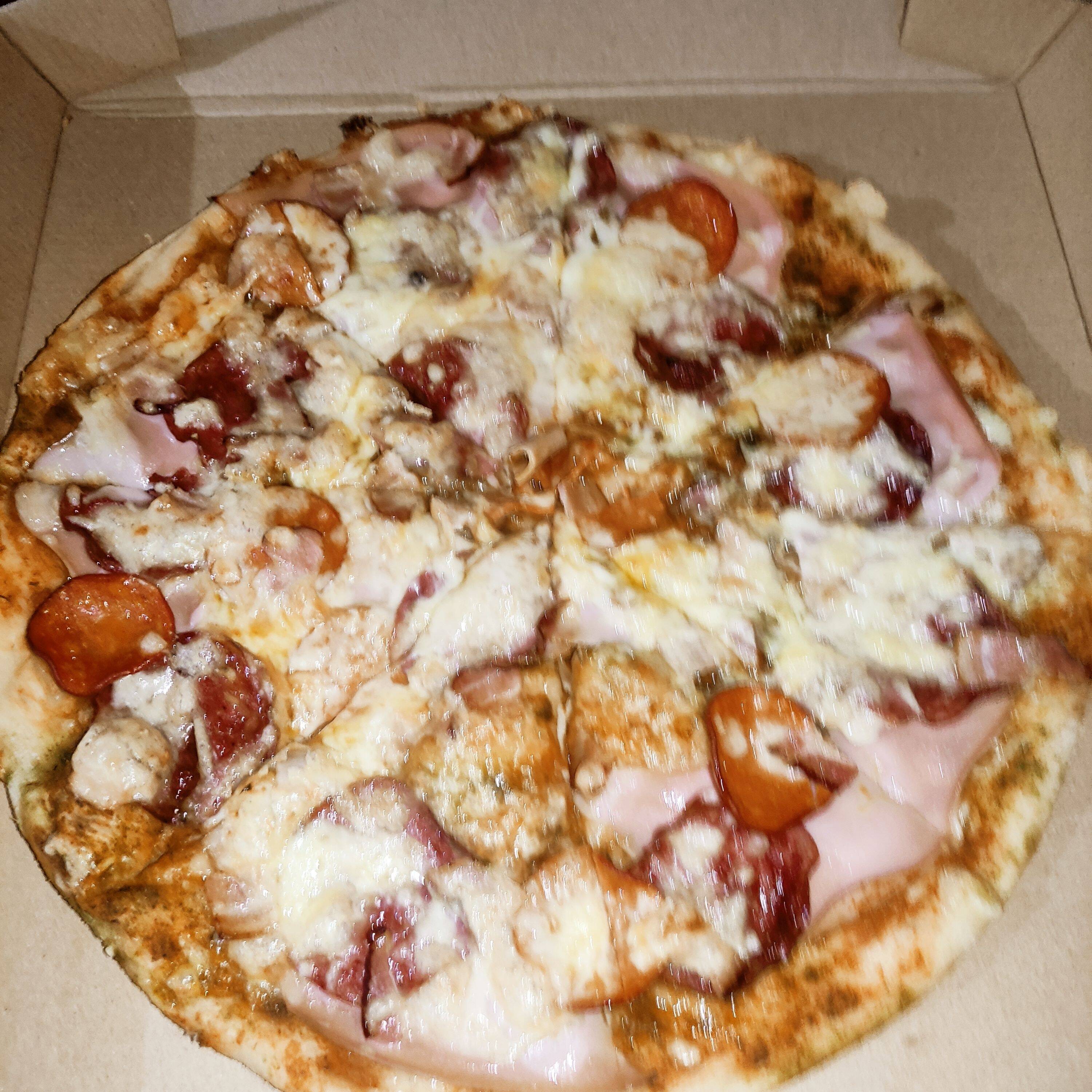 Pizza Mediana Todas las Carnes de 8 Slices Pequeño