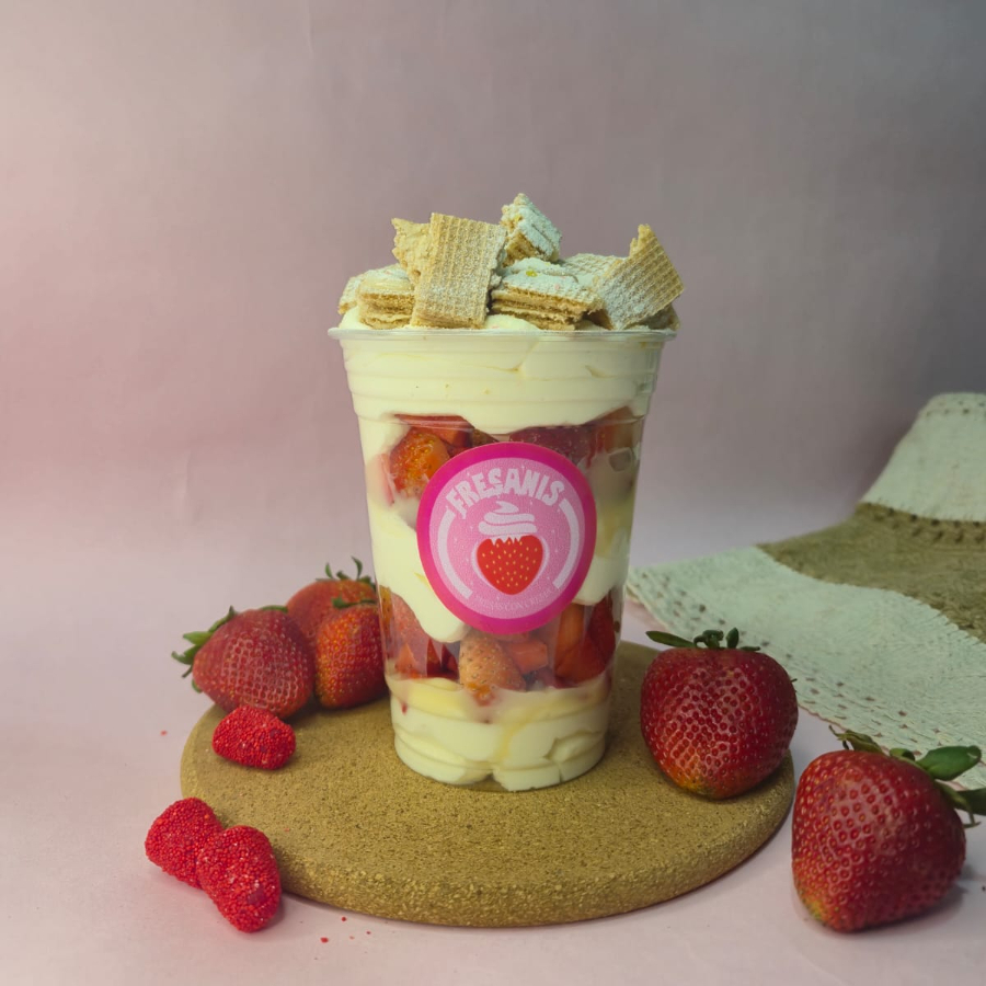 FRESAS CON CREMA TRADICIONAL 16 ONZ