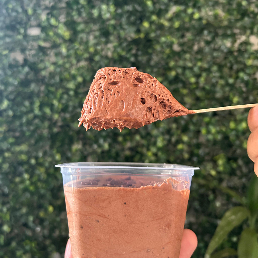 Mousse aerada de chocolate meio amargo. Aprox. 250g