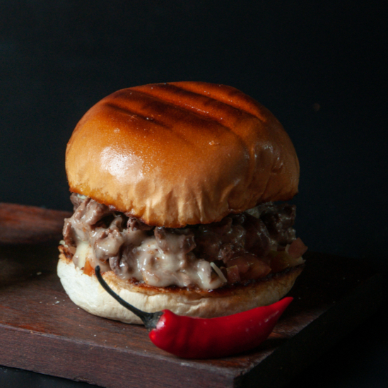 Pão, Filé Migno Em Tiras, Queijo, Vinagrete E Maionese
