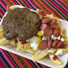 Salchipapa con Hamburguesa