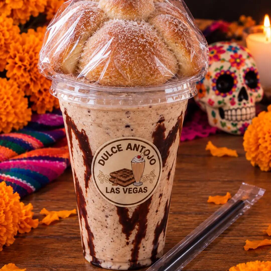 Eskimo + Pan de Muerto ¡Gratis!! 🧋🥐💜💀