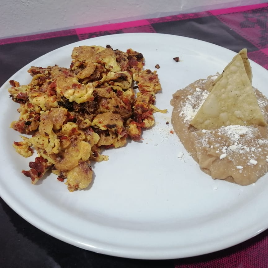 Huevos con Chorizo