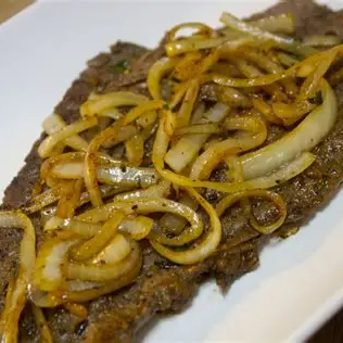 Bistec encebollado