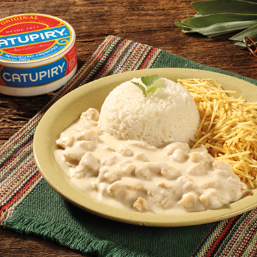 Saboreie 250g (porção do item strogonoff) do nosso tradicional Strogonoff de Frango com Champignon, misturado com uma generosa porção do verdadeiro Catupiry. Acompanha arroz branco, batata palha ou purê de batatas.
Observação: Os ingredientes do strogonoff não podem ser alterados e/ou retirados.