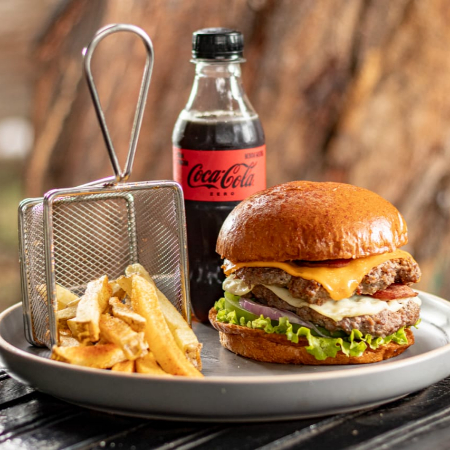 Hamburguesa DOBLE Carne + Papas + Coca Cola