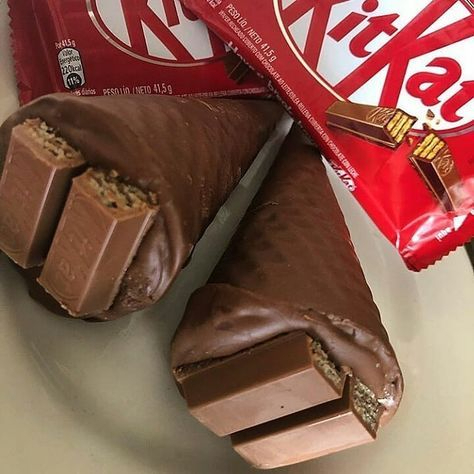 Cone trufado de Kit Kat, recheado com delicioso creme de Kit Kat e finalizado com pedacinho puro de chocolate Kit Kat