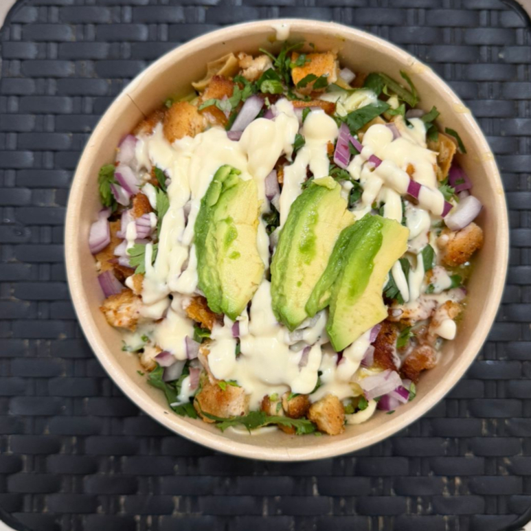 CHILAQUILES DE MILANESA EMPANIZADA DE POLLO