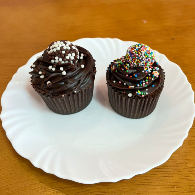 Massa Branca Levemente Amanteigada. A decoração pode variar de acordo com a disponibilidade