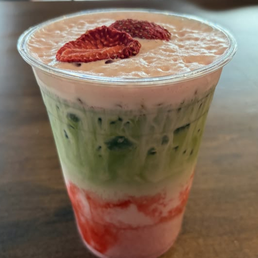 MATCHA FRESAS CON CREMA