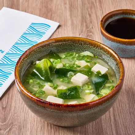 Sopa Miso – Tofu y Cebollín en Caldo de Miso y Soy