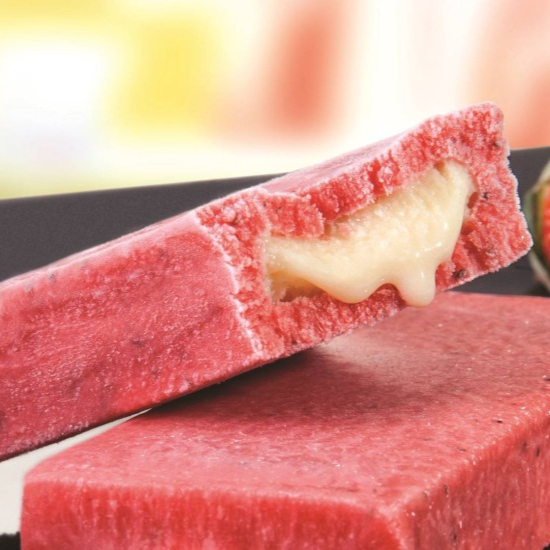 Combinação perfeita do sabor fresco do morango com a cremosidade e doçura do leite condensado. É uma sobremesa gelada, fácil de fazer e ideal para os dias quentes.