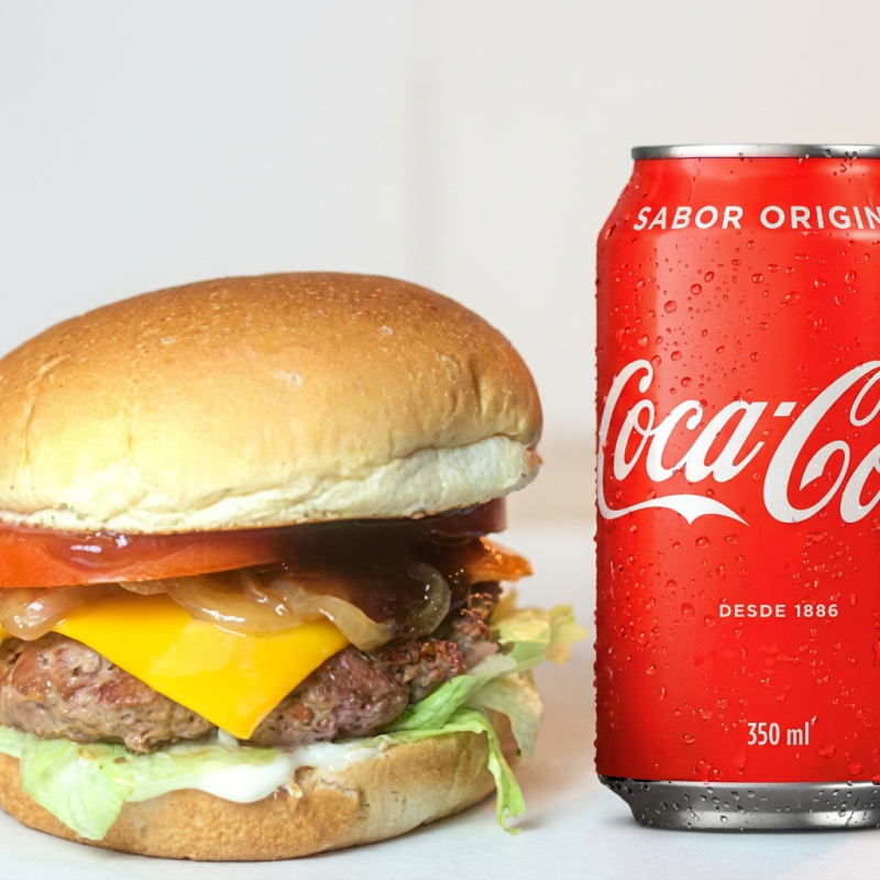 Smash Burguer 100g + coca cola 350ml
pão selado na chapa, deliciosa carne artesanal 100g, cheddar, maionese, barbecue, salada (tomate, cebola, alface americana).